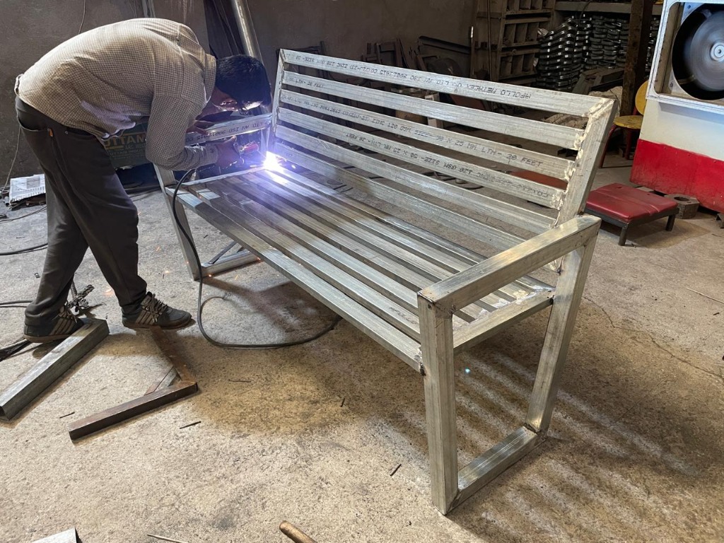 Continuous CO2 MIG Welded Heavy Campus Bench